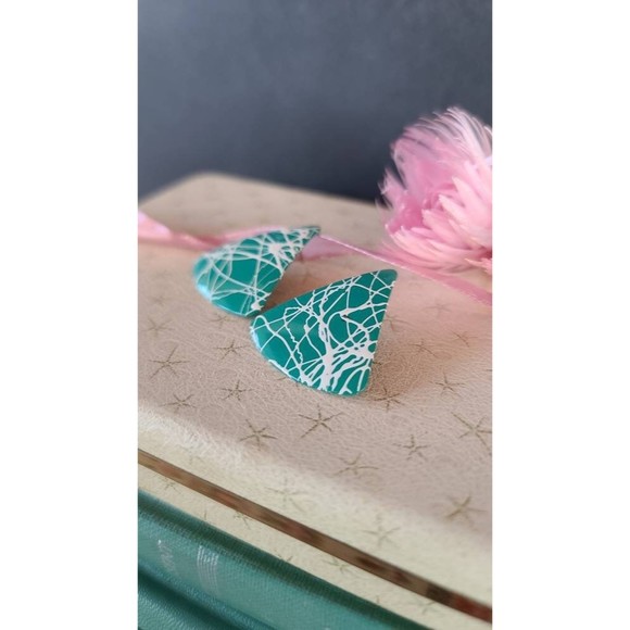 1980s Aqua and White Graffiti Triangular Earrings - Picture 7 of 10